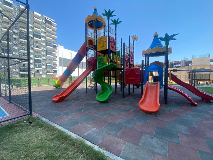 Kaydıraklı çocuk oyun parkı